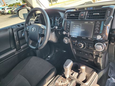 Used 2022 Toyota 4Runner TRD Off-Road AWD/4WD image 15