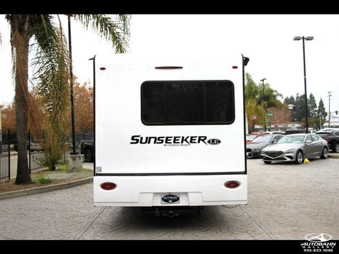 Used 2022 Ford E-450 and Econoline 450 Super Duty w/ Motorhome Prep Package image 10