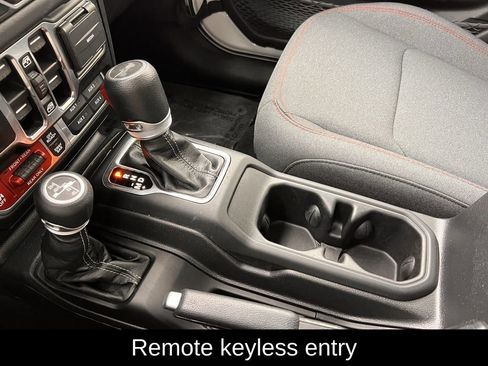 Used 2024 Jeep Wrangler Unlimited Rubicon w/ Technology Group image 22