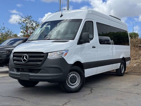 Used 2025 Mercedes-Benz Sprinter 2500 image 2