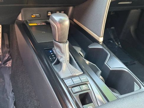 Used 2025 Toyota Camry SE FWD image 20