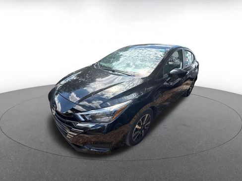 Used 2025 Nissan Versa SV FWD image 4