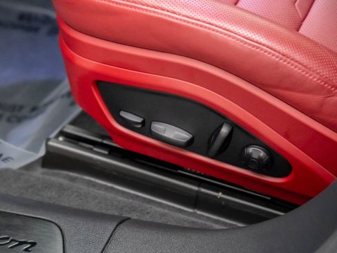 Certified 2022 Porsche Panamera 4 Platinum Edition image 16