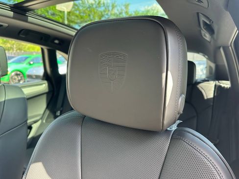 Used 2026 Porsche Macan AWD/4WD image 24