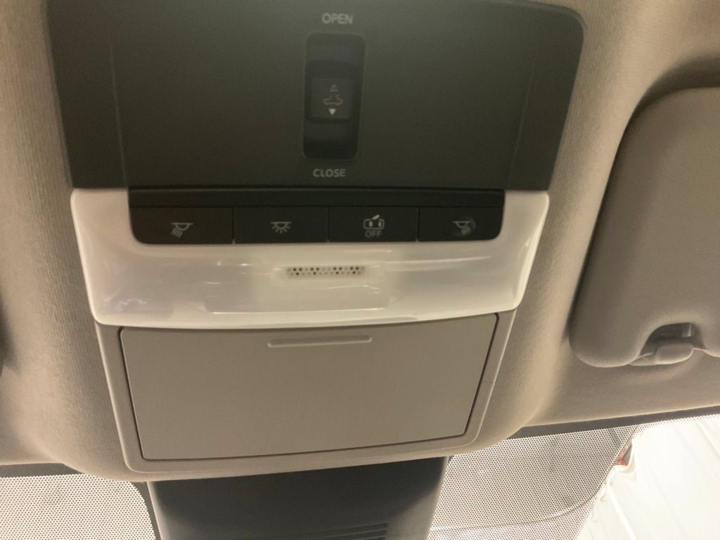 Used 2020 Nissan Sentra SR w/ Premium Package FWD image 25