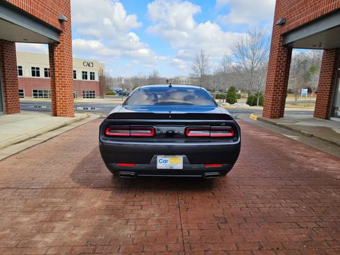 Used 2016 Dodge Challenger SXT Plus image 5