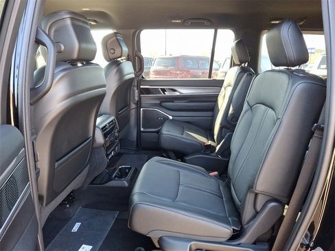 New 2025 Jeep Wagoneer Series II image 5