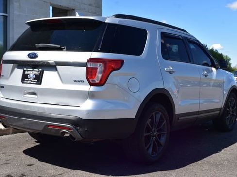 Used 2017 Ford Explorer XLT w/ Equipment Group 202A AWD/4WD image 16