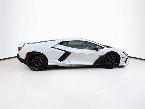 Used 2024 Lamborghini Revuelto image 8