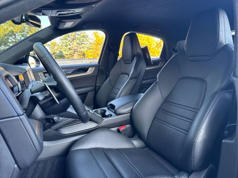 Used 2024 Porsche Cayenne Turbo GT image 5