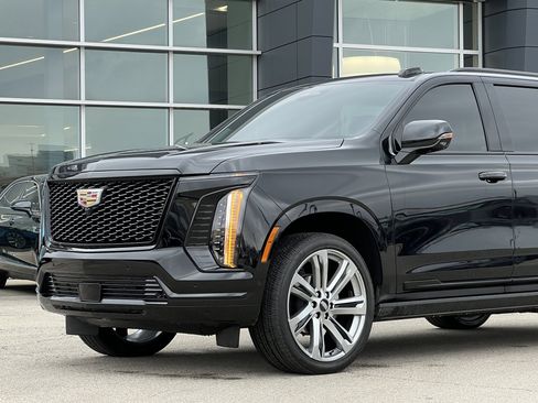 Used 2026 Cadillac Escalade ESV Sport w/ Touring Package image 12