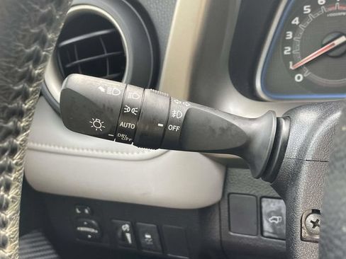 Used 2015 Toyota RAV4 Limited FWD image 39