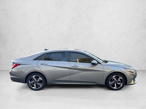 Used 2021 Hyundai Elantra Limited image 4