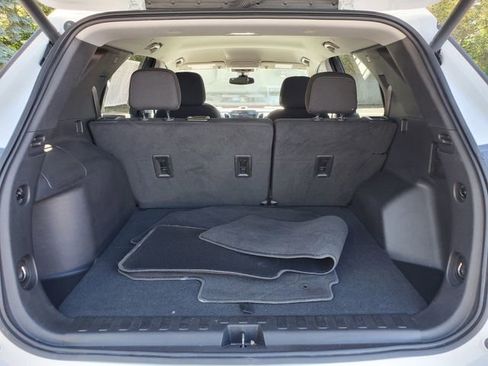 Certified 2024 Chevrolet Equinox LT FWD image 11
