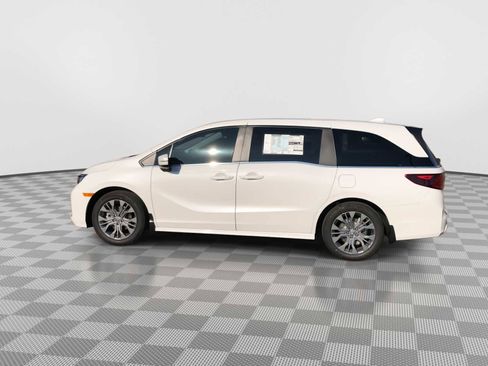 New 2026 Honda Odyssey Touring image 5