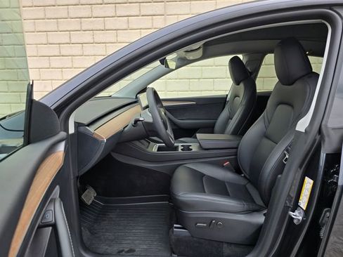 Used 2024 Tesla Model Y Long Range image 17