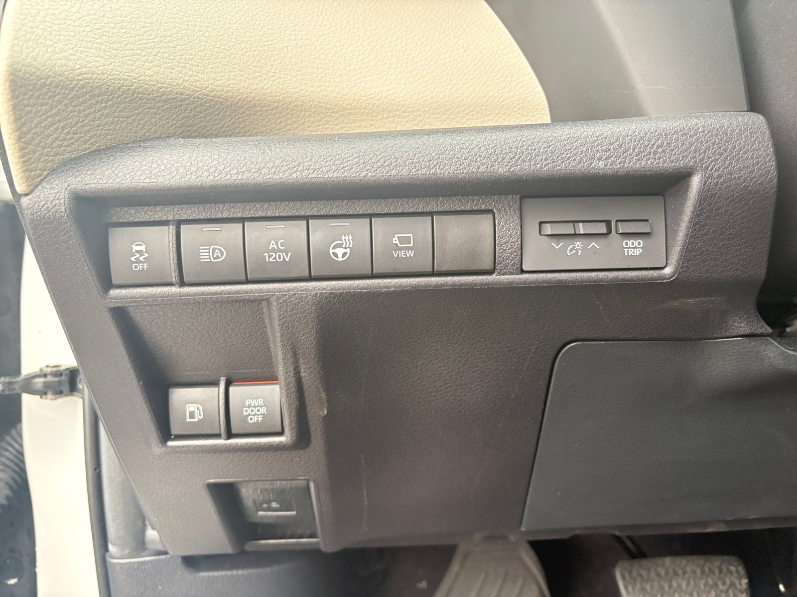 Used 2025 Toyota Sienna Platinum FWD image 20