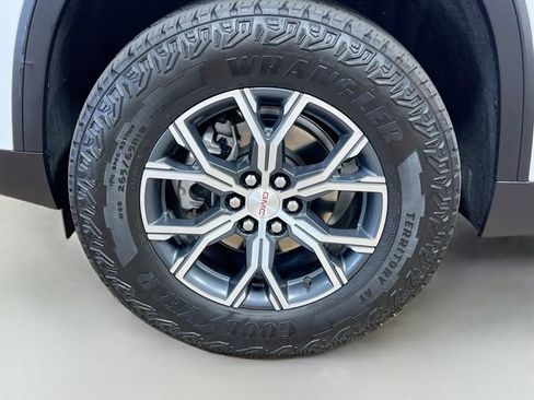 Used 2025 GMC Acadia AT4 w/ Luxury Package AWD/4WD image 36