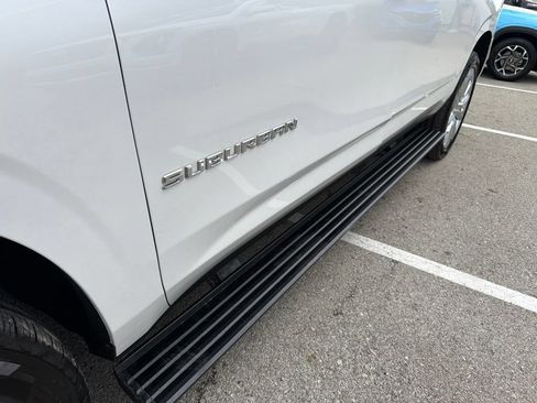 Used 2023 Chevrolet Suburban High Country w/ Premium Package 2 AWD/4WD image 19