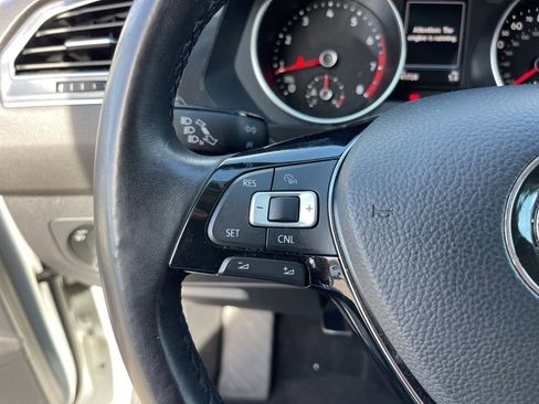 Used 2018 Volkswagen Tiguan SE image 16