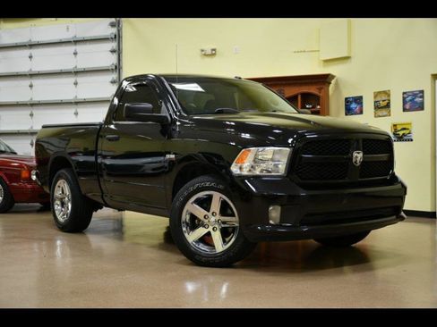 Used 2016 RAM 1500 Express RWD image 1