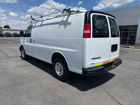 Used 2018 Chevrolet Express 2500 w/ Driver Convenience Package RWD image 5