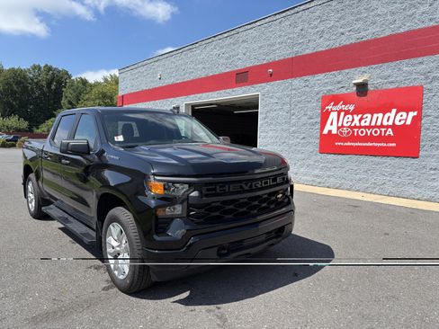 Used 2024 Chevrolet Silverado 1500 Custom AWD/4WD image 1