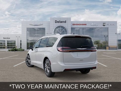 New 2026 Chrysler Pacifica Pinnacle w/ Trailer Tow Group AWD/4WD image 4