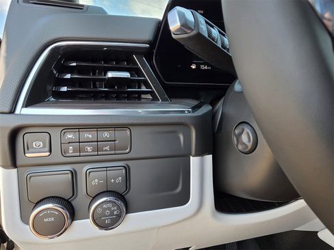 New 2025 Chevrolet Suburban Premier image 21