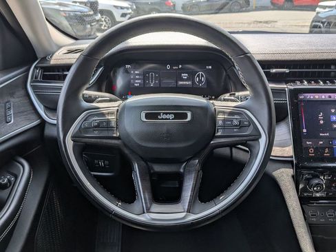 Certified 2023 Jeep Grand Cherokee Limited w/ Black Appearance Package AWD/4WD image 14