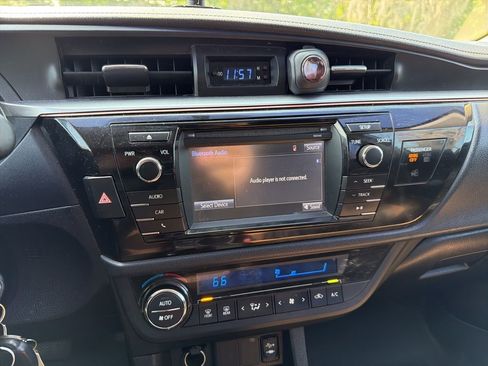 Used 2014 Toyota Corolla LE image 9