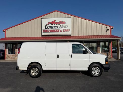 Used 2019 Chevrolet Express 2500 image 3
