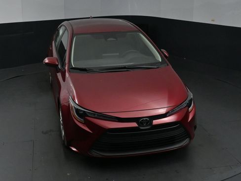 Used 2025 Toyota Corolla LE image 34