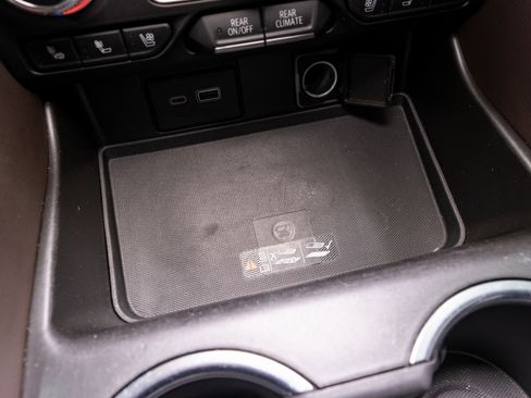 Used 2022 GMC Yukon SLT w/ SLT Luxury Package image 23