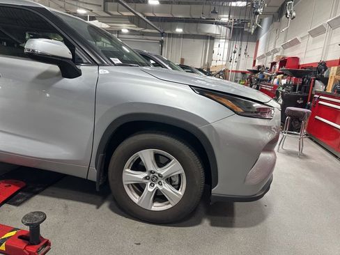 Used 2024 Toyota Highlander LE FWD image 7