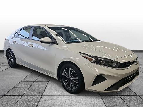 Used 2024 Kia Forte LXS image 3