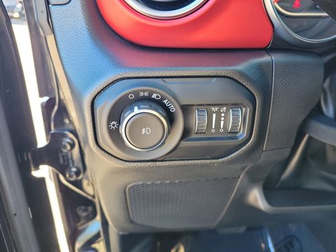 Used 2021 Jeep Wrangler Unlimited Rubicon w/ Xtreme Recon 35" Tire Package image 16