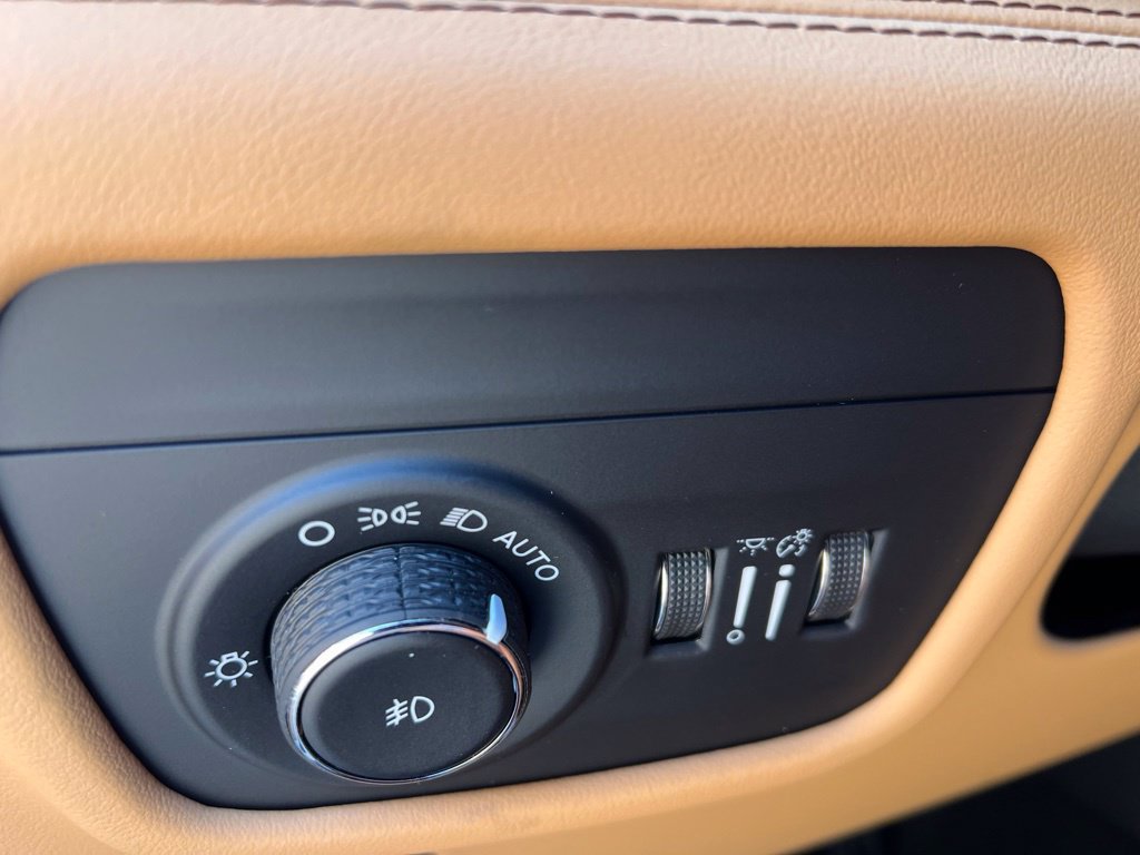 Used 2023 Jeep Grand Cherokee L Summit AWD/4WD image 39