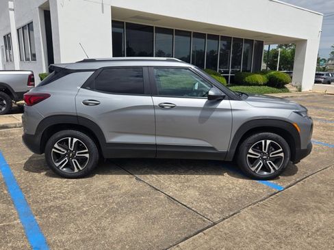 Used 2023 Chevrolet TrailBlazer LT w/ Convenience Package image 4