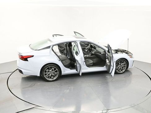 Used 2024 Nissan Altima 2.0 SR FWD image 27
