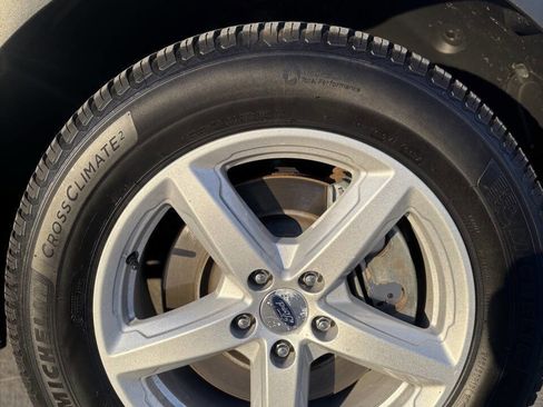 Used 2017 Ford Explorer XLT AWD/4WD image 22