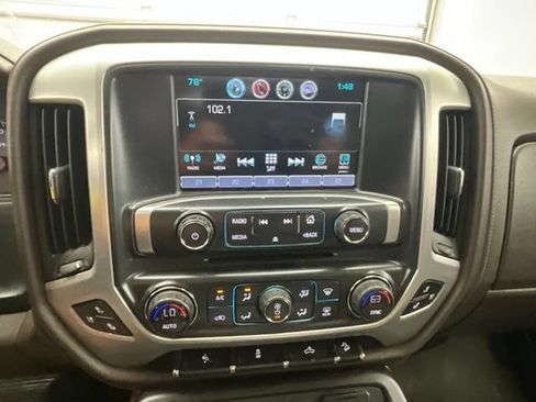 Used 2017 GMC Sierra 1500 SLT w/ SLT Premium Package AWD/4WD image 9