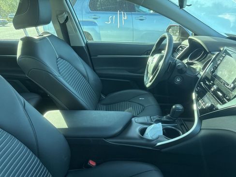 Used 2024 Toyota Camry SE image 8