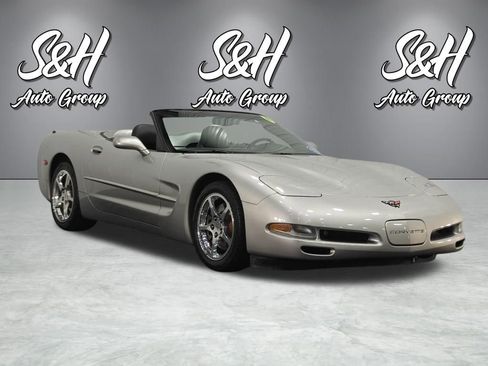 Used 2004 Chevrolet Corvette Convertible w/ Preferred Equipment Group image 2