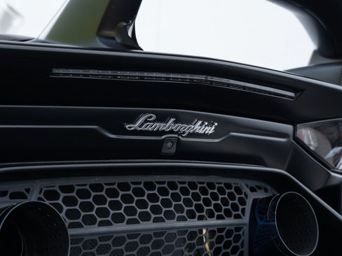 Used 2020 Lamborghini Aventador SVJ AWD/4WD image 46