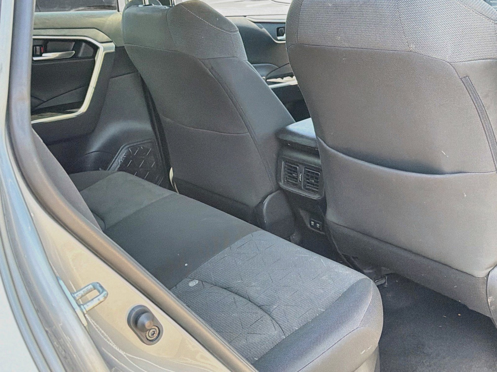 Used 2021 Toyota RAV4 XLE AWD/4WD image 26