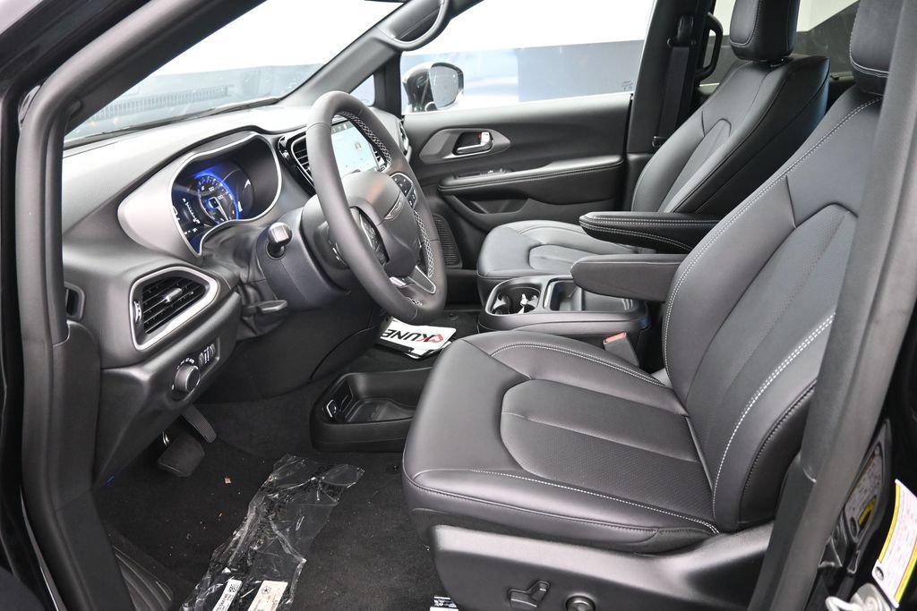 New 2027 Chrysler Pacifica LX FWD image 10