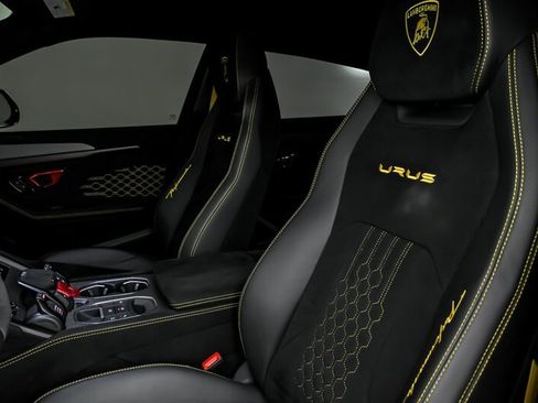 Used 2023 Lamborghini Urus Performante AWD/4WD image 20