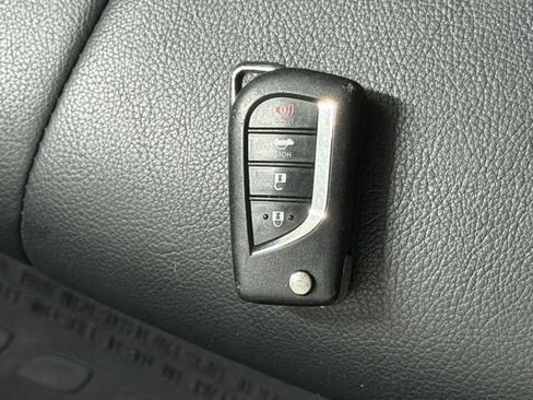 Used 2019 Toyota Camry SE image 25