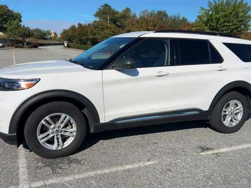 Used 2022 Ford Explorer XLT w/ Equipment Group 202A image 30